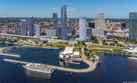 New downtown Milwaukee plan pushes to better .